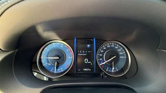 TOYOTA-HILUX SW4-2025