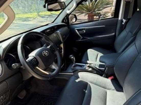 TOYOTA-HILUX SW4-2.8 D-4D TURBO DIESEL SRX PLATINUM 7L 4X4 AUTOMÁTICO TOYOTA-HILUX SW4-2025