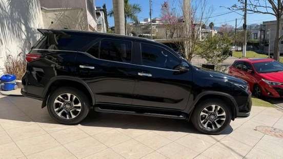TOYOTA-HILUX SW4-2025