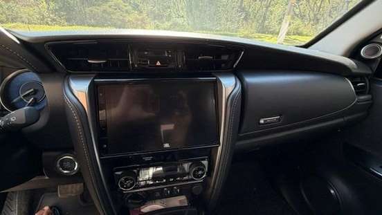 TOYOTA-HILUX SW4-2025