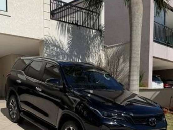 TOYOTA-HILUX SW4-2.8 D-4D TURBO DIESEL SRX PLATINUM 7L 4X4 AUTOMÁTICO TOYOTA-HILUX SW4-2025