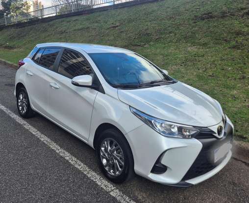 TOYOTA-YARIS-2022