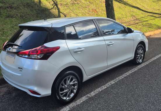 TOYOTA-YARIS-2022