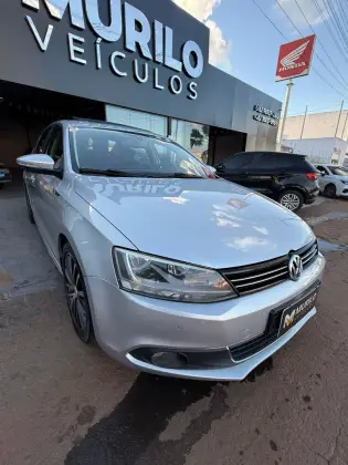 VOLKSWAGEN JETTA 2.0 TSI HIGHLINE 200CV GASOLINA 4P TIPTRONIC VOLKSWAGEN JETTA 2.0 TSI HIGHLINE 200CV GASOLINA 4P TIPTRONIC