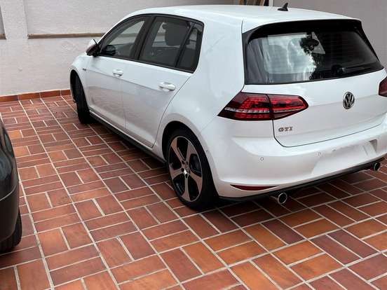 VOLKSWAGEN-GOLF-2.0 TSI GTI 16V TURBO GASOLINA 4P AUTOMÁTICO VOLKSWAGEN-GOLF-2017