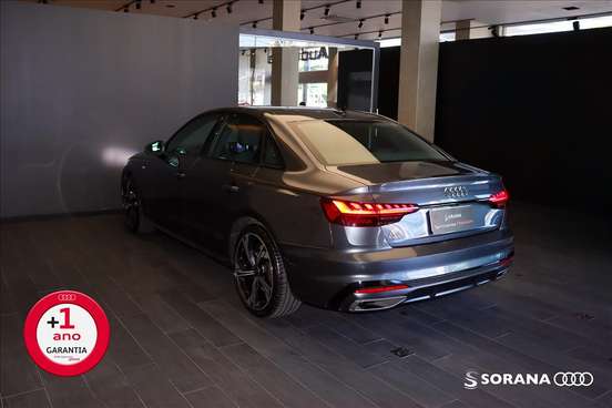 AUDI-A4-2023