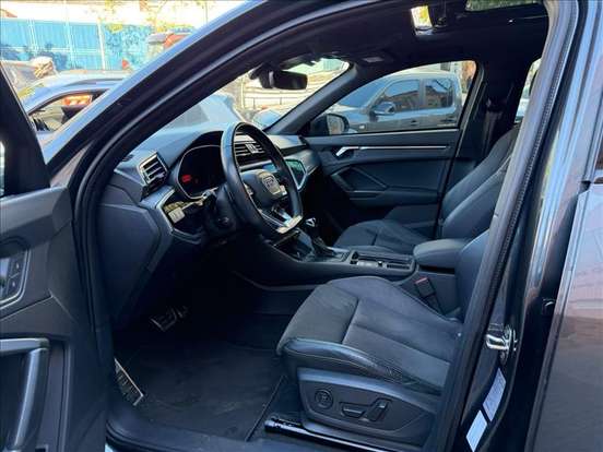 AUDI-Q3-2022