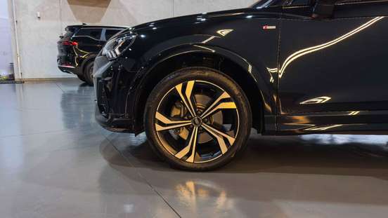 AUDI-Q3-2024