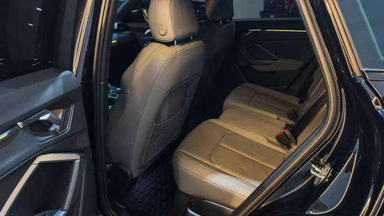 AUDI-Q3-2024