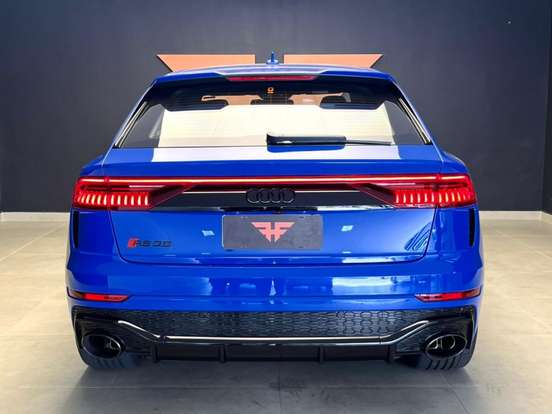 AUDI-RS Q8-2021