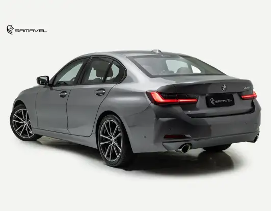 BMW-320i-2022