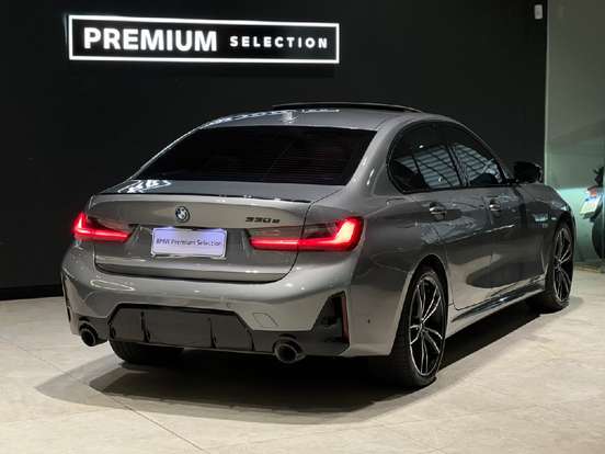 BMW-330e-2023