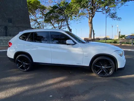 BMW-X1-2.0 18I S-DRIVE 4X2 16V GASOLINA 4P AUTOMÁTICO BMW-X1-2011