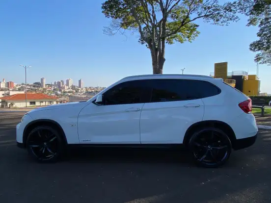 BMW-X1-2011