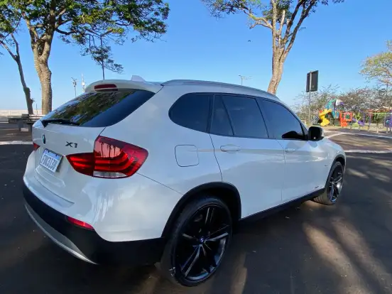 BMW-X1-2011