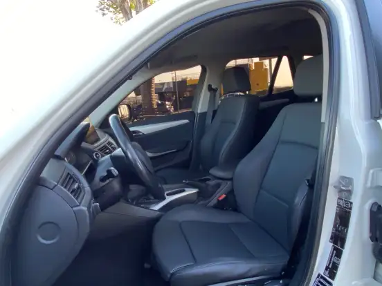 BMW-X1-2011