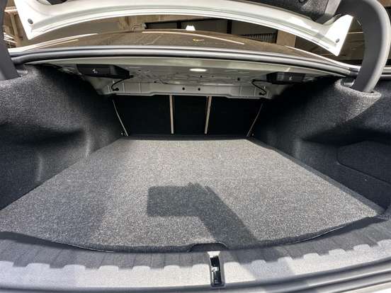 BMW-320i-2025