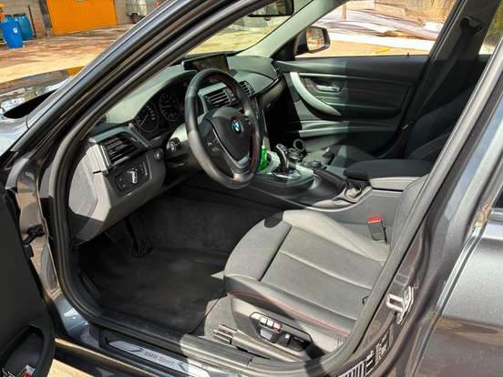 BMW-320i-2015
