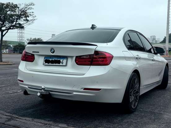 BMW-320i-2015