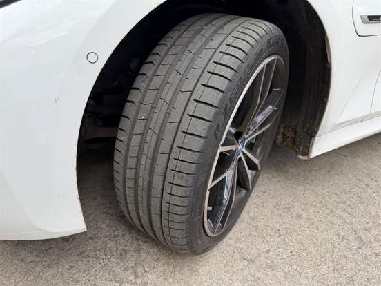 BMW-330e-2021