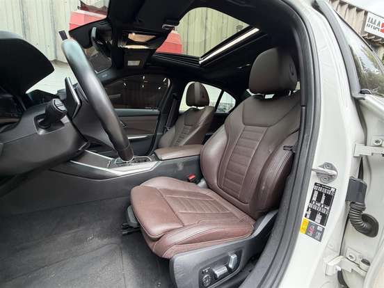 BMW-330e-2021