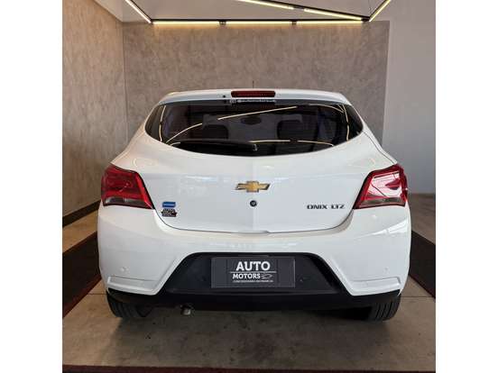 CHEVROLET-ONIX-2016