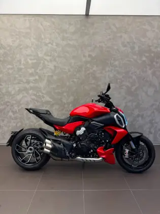 DUCATI DIAVEL V4 DUCATI DIAVEL V4
