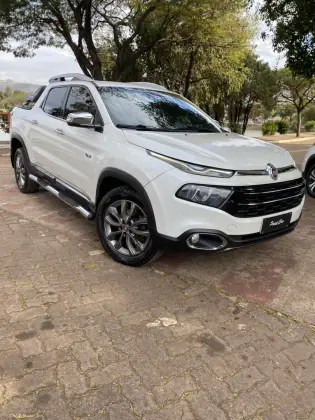 FIAT TORO 2.0 16V TURBO DIESEL RANCH 4WD AT9 FIAT TORO 2.0 16V TURBO DIESEL RANCH 4WD AT9