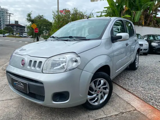 FIAT UNO 1.0 EVO VIVACE 8V FLEX 4P MANUAL FIAT UNO 1.0 EVO VIVACE 8V FLEX 4P MANUAL