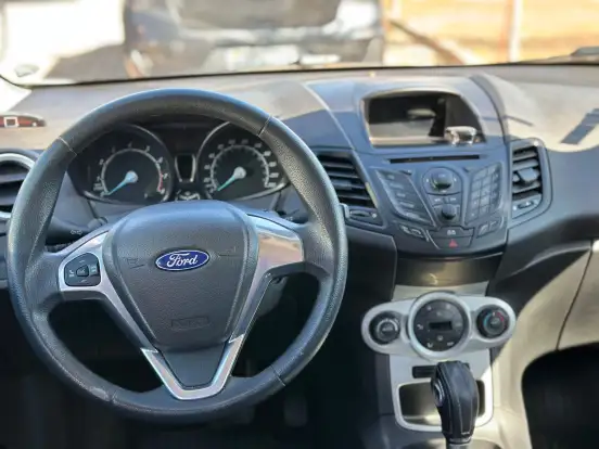 FORD-FIESTA-1.6 SE HATCH 16V FLEX 4P POWERSHIFT FORD-FIESTA-2014