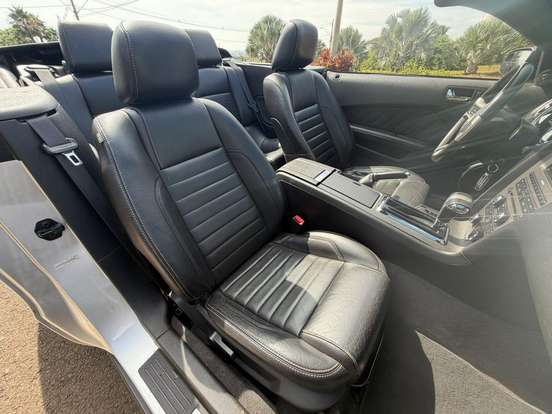 FORD-MUSTANG-2011