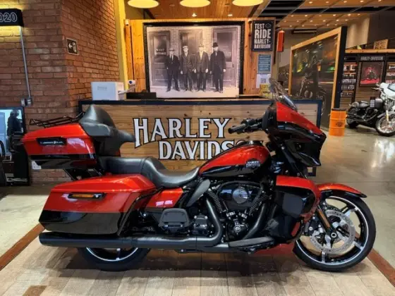 HARLEY-DAVIDSON STREET GLIDE ULTRA 