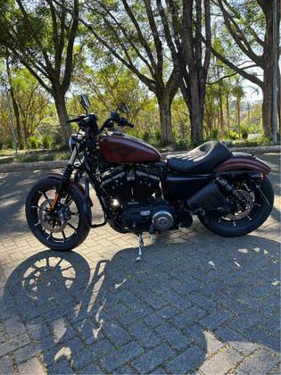 HARLEY-DAVIDSON SPORTSTER IRON 883 