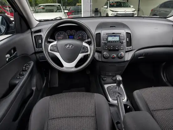 HYUNDAI-I30-2.0 MPI 16V GASOLINA 4P AUTOMÁTICO HYUNDAI-I30-2010