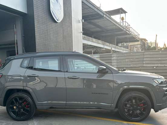 JEEP-COMPASS-2.0 HURRICANE 4 TURBO GASOLINA BLACKHAWK AT9 JEEP-COMPASS-2025