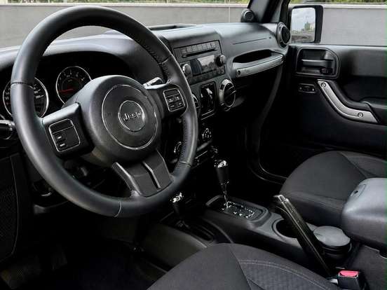 JEEP-WRANGLER-3.6 UNLIMITED SPORT 4X4 V6 GASOLINA 4P AUTOMÁTICO JEEP-WRANGLER-2013