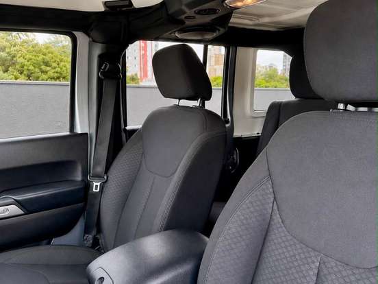 JEEP-WRANGLER-3.6 UNLIMITED SPORT 4X4 V6 GASOLINA 4P AUTOMÁTICO JEEP-WRANGLER-2013