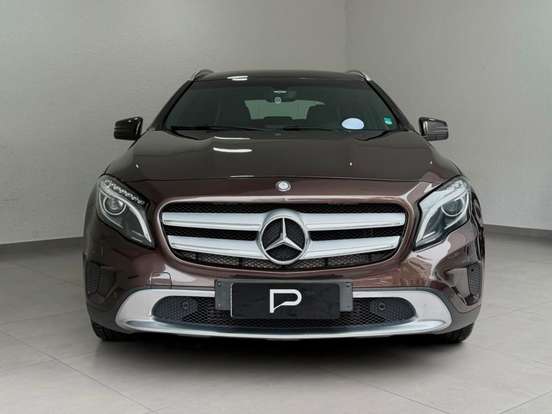 MERCEDES-BENZ-GLA 200-2014