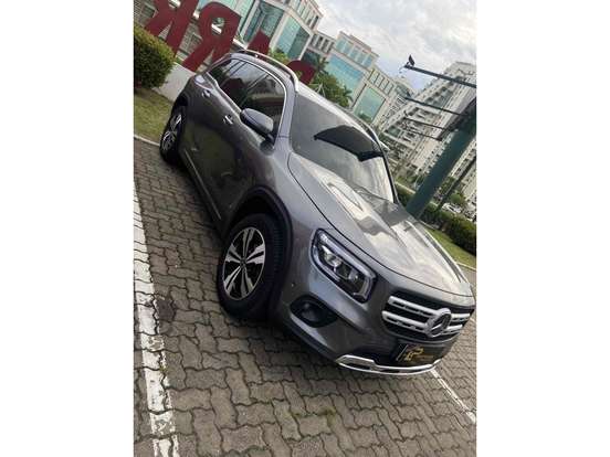 MERCEDES-BENZ-GLB 200-2021