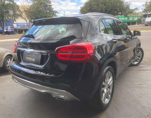 MERCEDES-BENZ-GLA 200-1.6 CGI ADVANCE 16V TURBO FLEX 4P AUTOMÁTICO MERCEDES-BENZ-GLA 200-2015