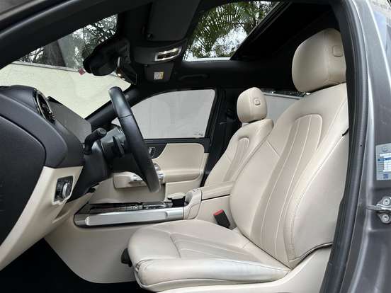 MERCEDES-BENZ-GLB 200-2021