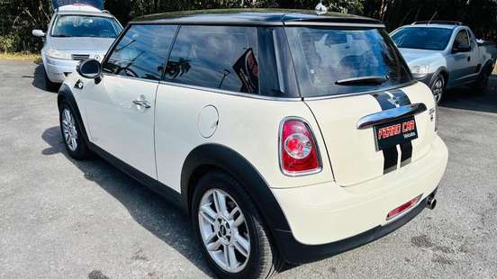 MINI-COOPER-2010
