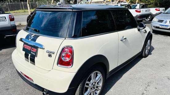 MINI-COOPER-2010