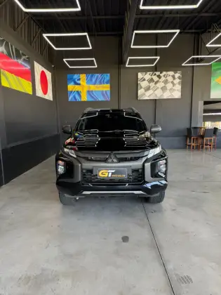 MITSUBISHI L200 TRITON 2.4 16V TURBO DIESEL SPORT HPE-S CD 4P 4X4 AUTOMÁTICO MITSUBISHI L200 TRITON 2.4 16V TURBO DIESEL SPORT HPE-S CD 4P 4X4 AUTOMÁTICO
