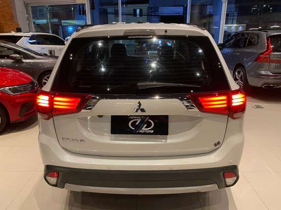 MITSUBISHI-OUTLANDER-2016