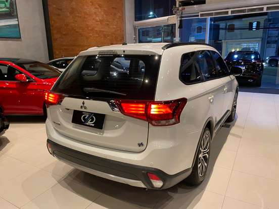 MITSUBISHI-OUTLANDER-2.0 16V GASOLINA 4P AUTOMÁTICO MITSUBISHI-OUTLANDER-2016