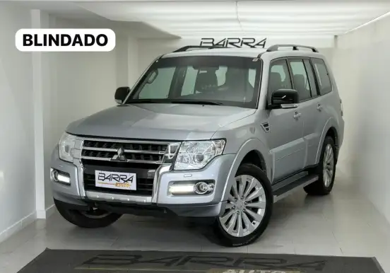 MITSUBISHI-PAJERO-2015
