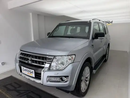 MITSUBISHI-PAJERO-2015