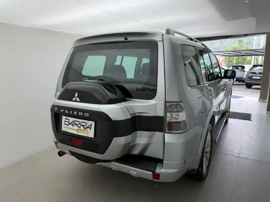 MITSUBISHI-PAJERO-2015
