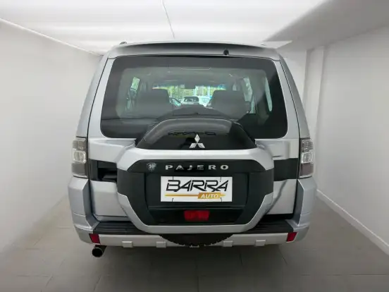 MITSUBISHI-PAJERO-2015